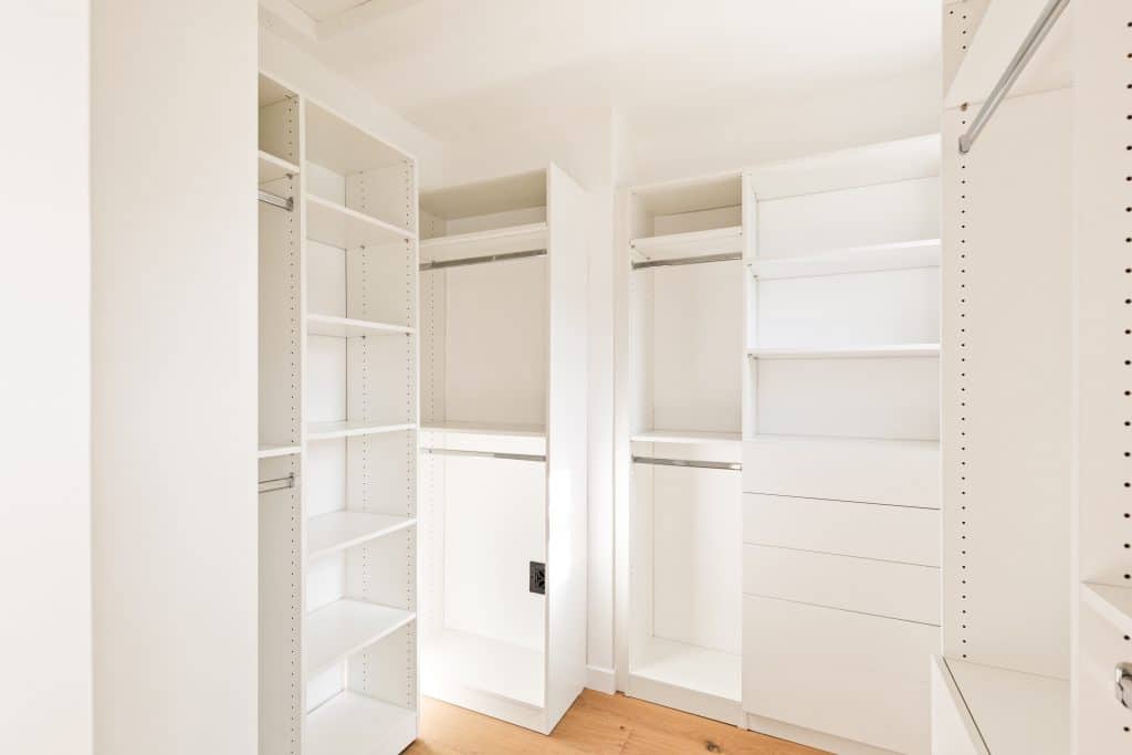 AXE Construction 3977 welland ave wardrobe
