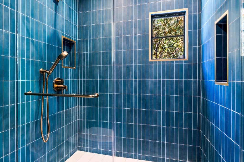 AXE Construction bath copy 1